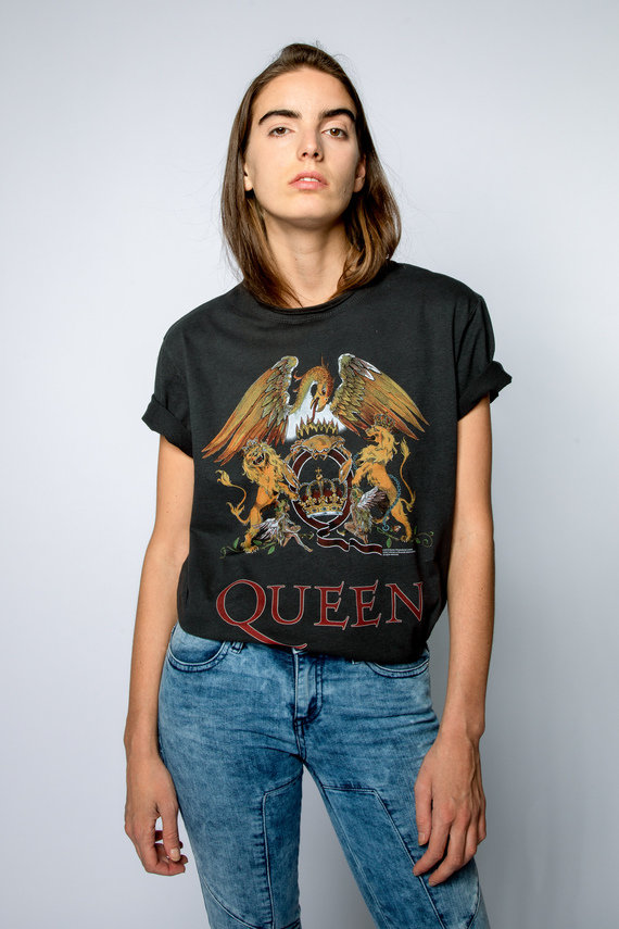 Bands Queen Amplified Collection Metallic Edition Royal Crest Frauen T-Shirt Charcoal Band-Merch 